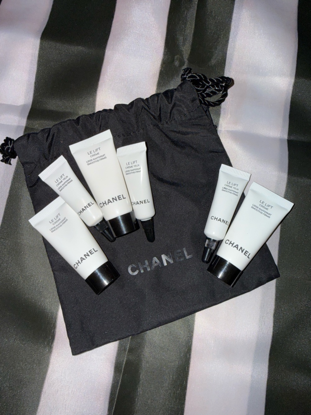 CHANEL White and Black Le Lift Mini Tube Set